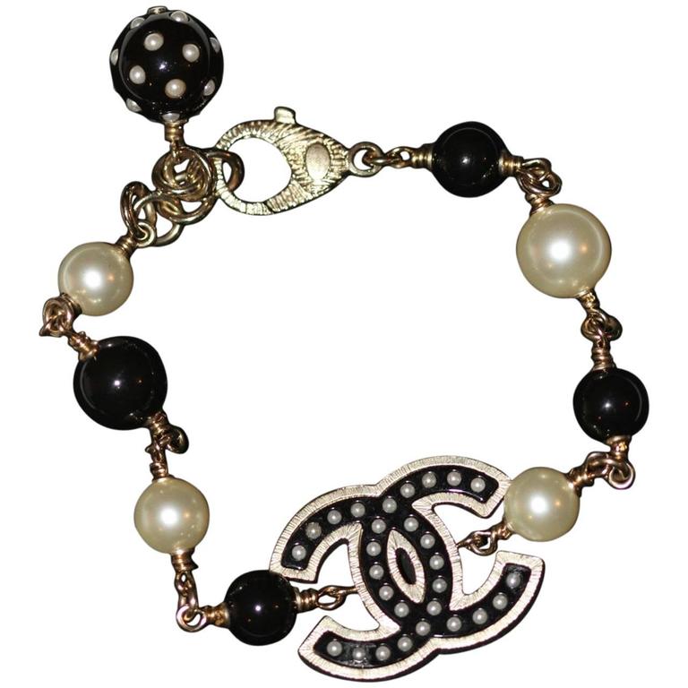 Chanel Black And White Beaded Link Bracelet Chanel Black And White Beaded Link Bracelet