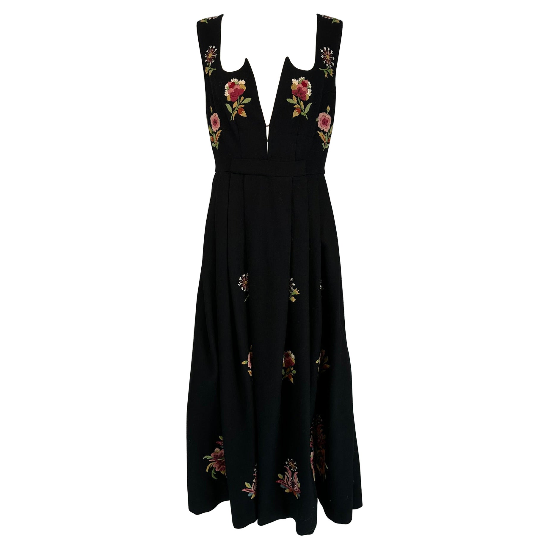 Vintage Norwegian Bunad Handmade Traditional Women's Folk Embroidered Dress (abito ricamato) in vendita