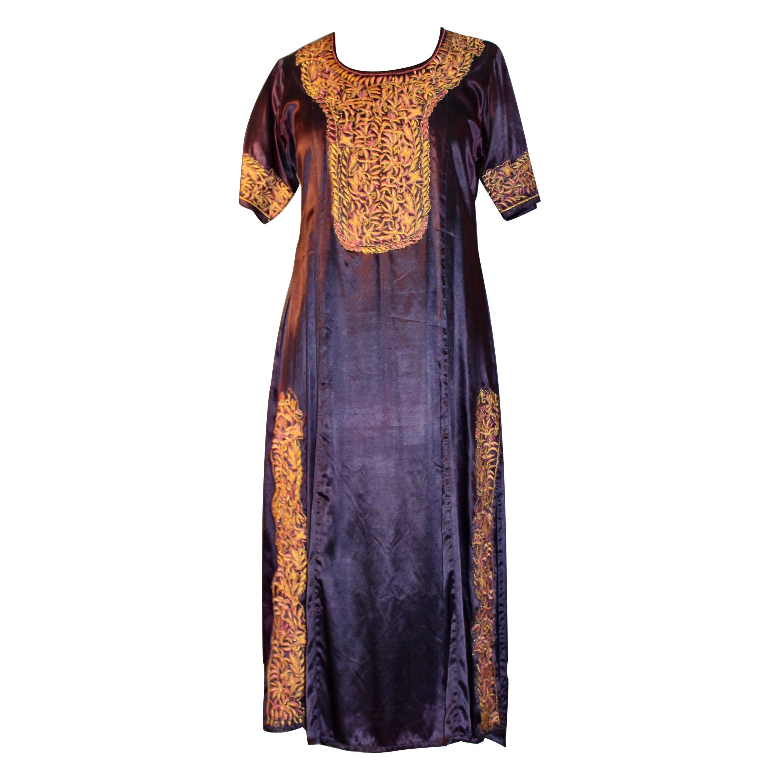 Robe caftan brodée indienne en vente