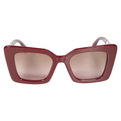 Burberry Bordeaux Quadratische Gänseblümchen-Sonnenbrille mit Rahmen