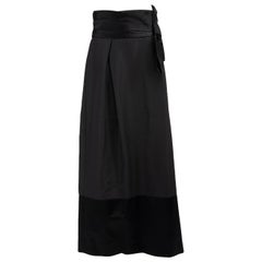Salvatore Ferragamo Maxifalda de seda negra Talla M