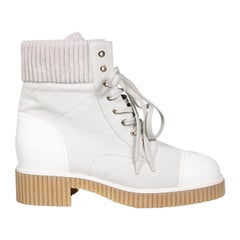Chanel 2020 Botas CC entrelazadas de ante gris Talla IT 41