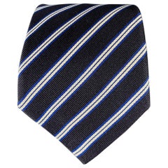 Valentino Cravatta in twill di seta a righe diagonali bianche e blu navy