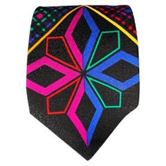 GIANNI VERSACE Corbata de seda negra con diamantes multicolor