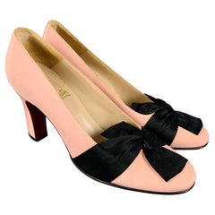 CHRISTIAN LOUBOUTIN Größe 7,5 Rosa Schwarze Pumps mit Schleife
