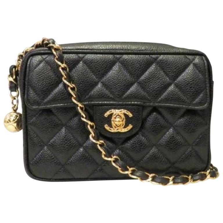 MINT. Vintage Chanel black caviar leather 2.55 camera bag style shoulder bag. For Sale