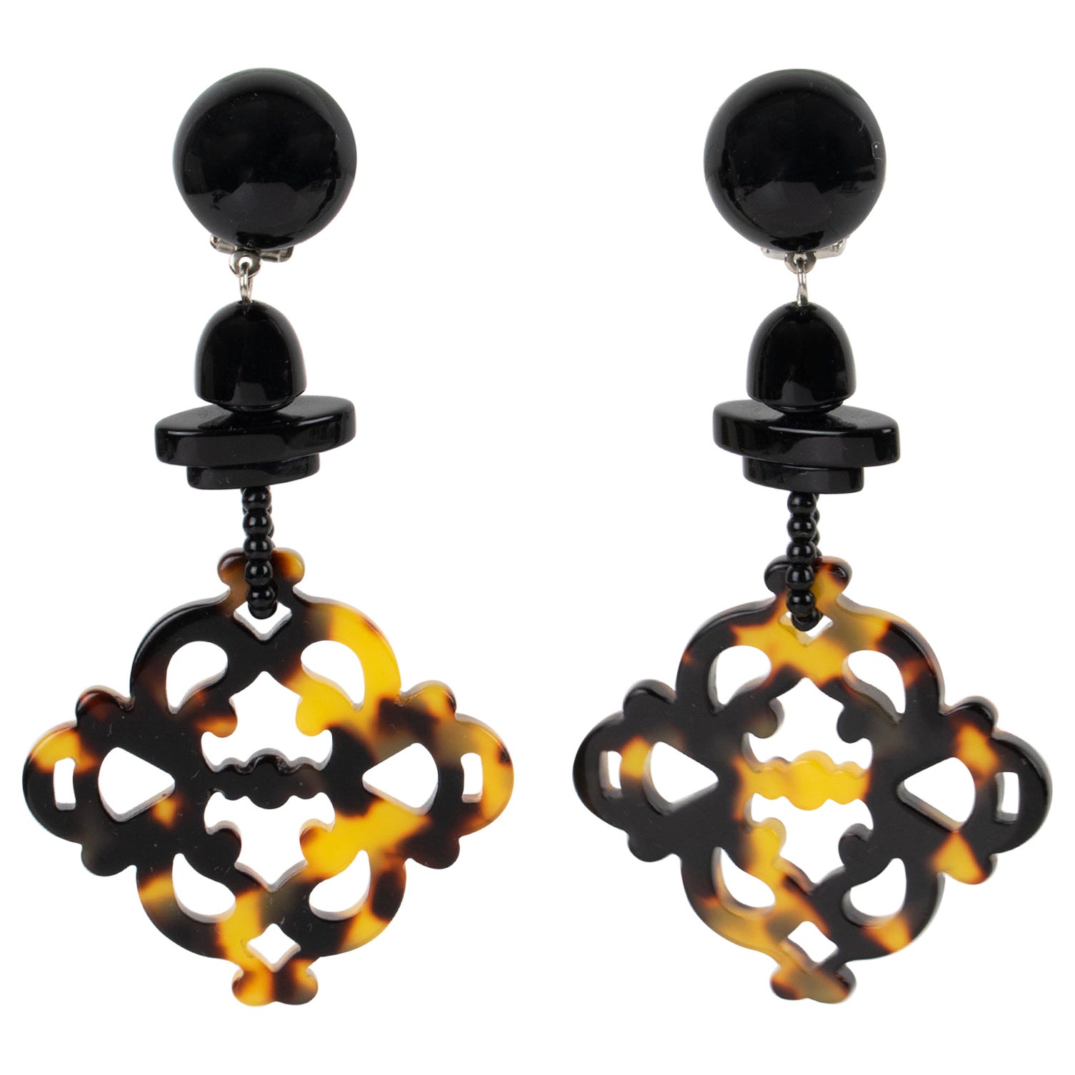 Angela Caputi Schwarze und Schildpatt-Harz-Ohrclips im Angebot
