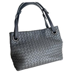 Bottega Veneta Garda Umhängetasche Intrecciato Nappa Leder Grau Klein 25cm