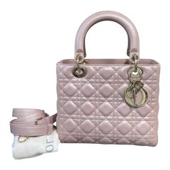 Sac à main Lady Dior rose perléescent cannage cuir or finitions métalliques, 2016