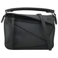 Borsa a tracolla Loewe Puzzle Mini in pelle di vitello nera