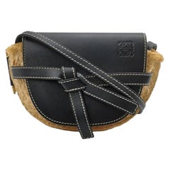 Bolso Crossbody Loewe Gate Mini Negro de Piel y Paja