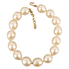 Vintage Chanel Short Costume Pearl Necklace