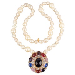 Chanel Golden Costume Pearl Pendant Necklace