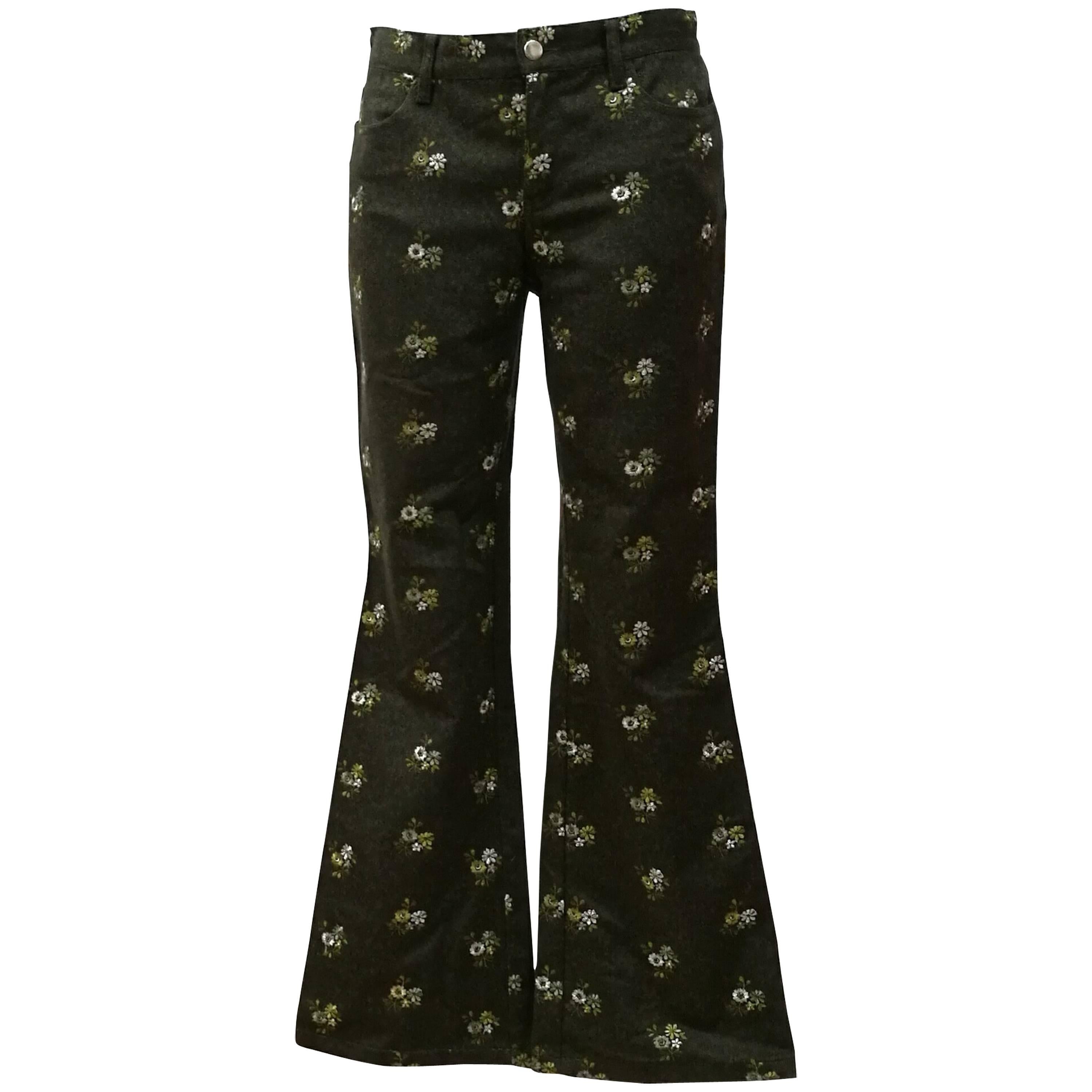 1980er Moschino Jeans Hose mit grünen Blumenverzierungen im Angebot