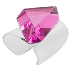 Bracciale geometrico massiccio in plexiglass rosa Kaso