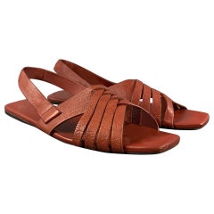 THE ROW Sandalias planas de piel marrón talla 8