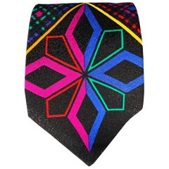 GIANNI VERSACE Corbata de seda negra con diamantes multicolor