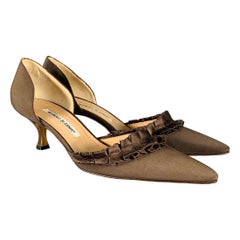 MANOLO BLAHNIK Size 9 Brown Silk Ruffled Kitten Heels Pumps