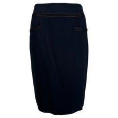 Chanel 2002C - Gonna a tubino in crêpe blu scuro con rifiniture in Soutache nero 36