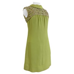 Mini abito in crepe di seta verde Greene & Greene con perline, anni '60 di Nan Duskin