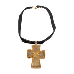 Pocci Cross Collier court
