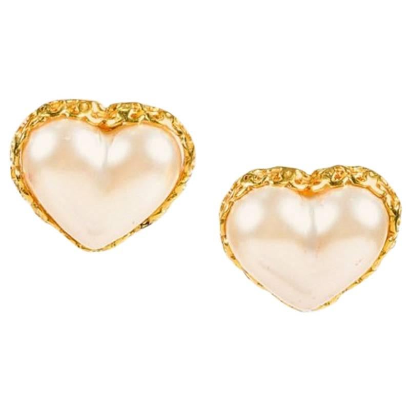Vintage Chanel Season 28 Gold Tone Faux Pearl Heart 'CC' Clip On Earrings For Sale