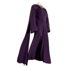 1970s Pauline Trigere Maxi vestido de punto de lana berenjena con foulard joya