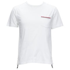 THOM BROWNE - Tshirt in cotone bianco a righe iconiche con tasca applicata Sz. 1 S