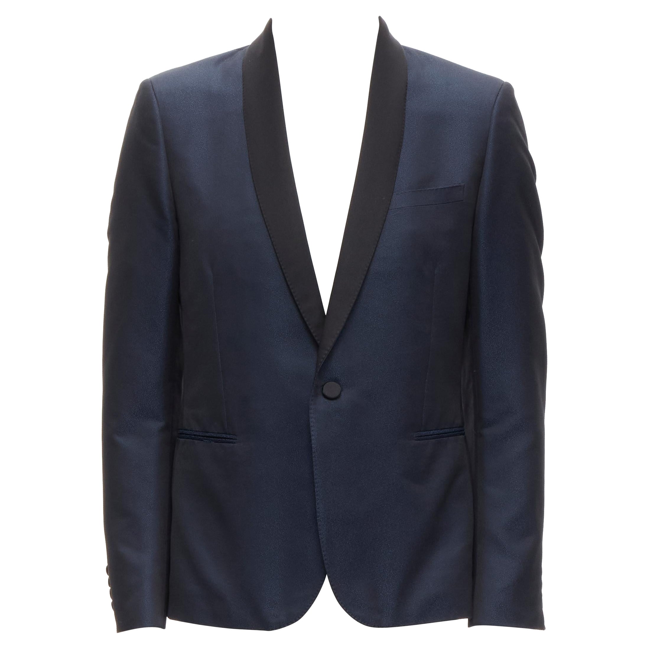 SAINT LAURENT Marineblauer Smoking-Blazer aus strukturiertem Satin mit Metallic-Textur EU50 L im Angebot