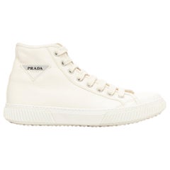 PRADA weißes strukturiertes Leder schwarzes Dreieckslogo High Top Sneakers UK7 EU40