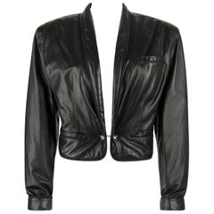 Veste blazer courte Gianni Versace en cuir noir (années 1980) 
