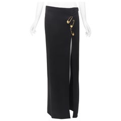 VERSACE - Gonna con spilla da balia Medusa oro in viscosa nera e spacco alto IT42 M.