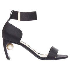 NICHOLAS KIRKWOOD Lola sandalias de raso negro con tacón de perlas color crema EU38