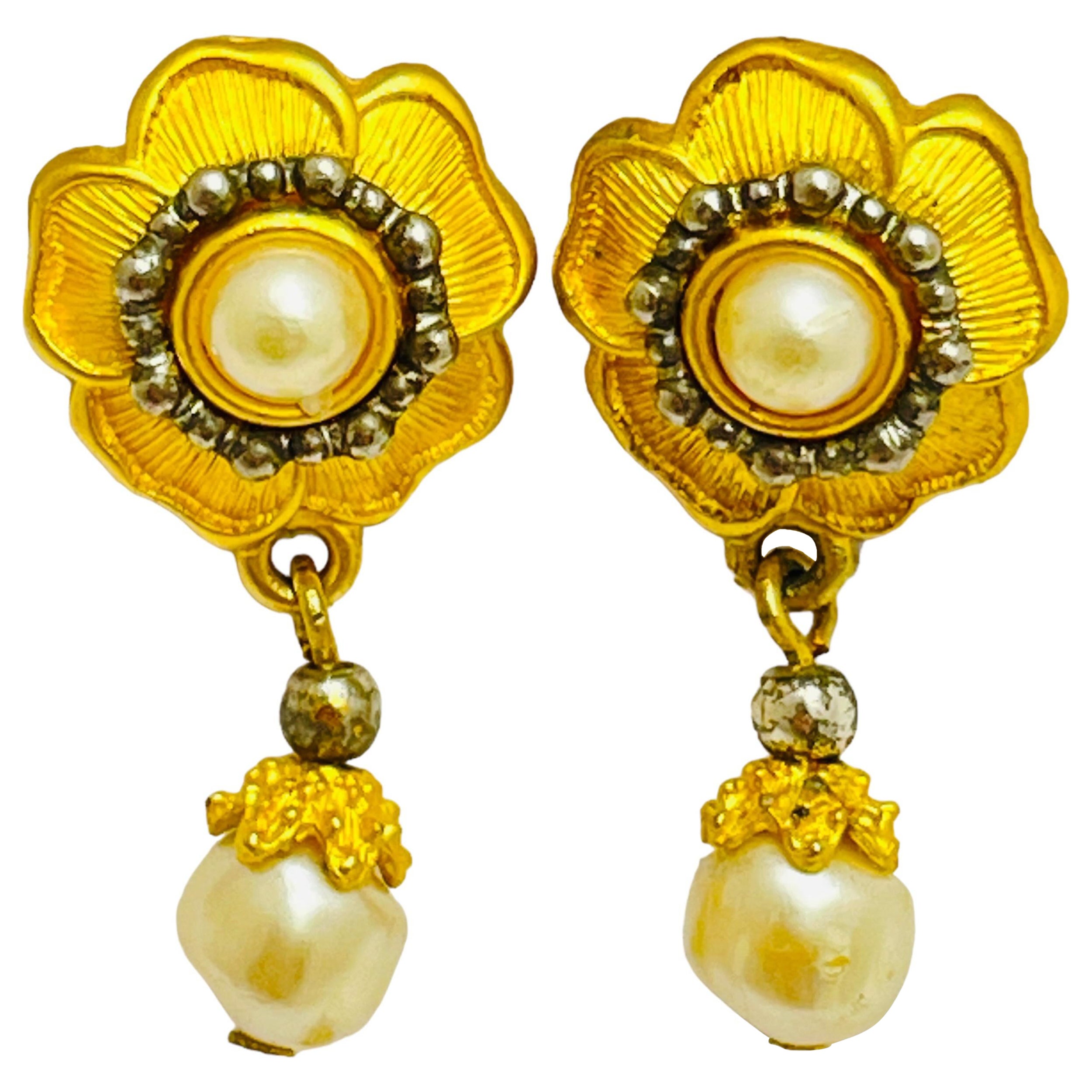 Vintage LIZ CLAIBORNE gold pearl flower dangle designer clip on earrings