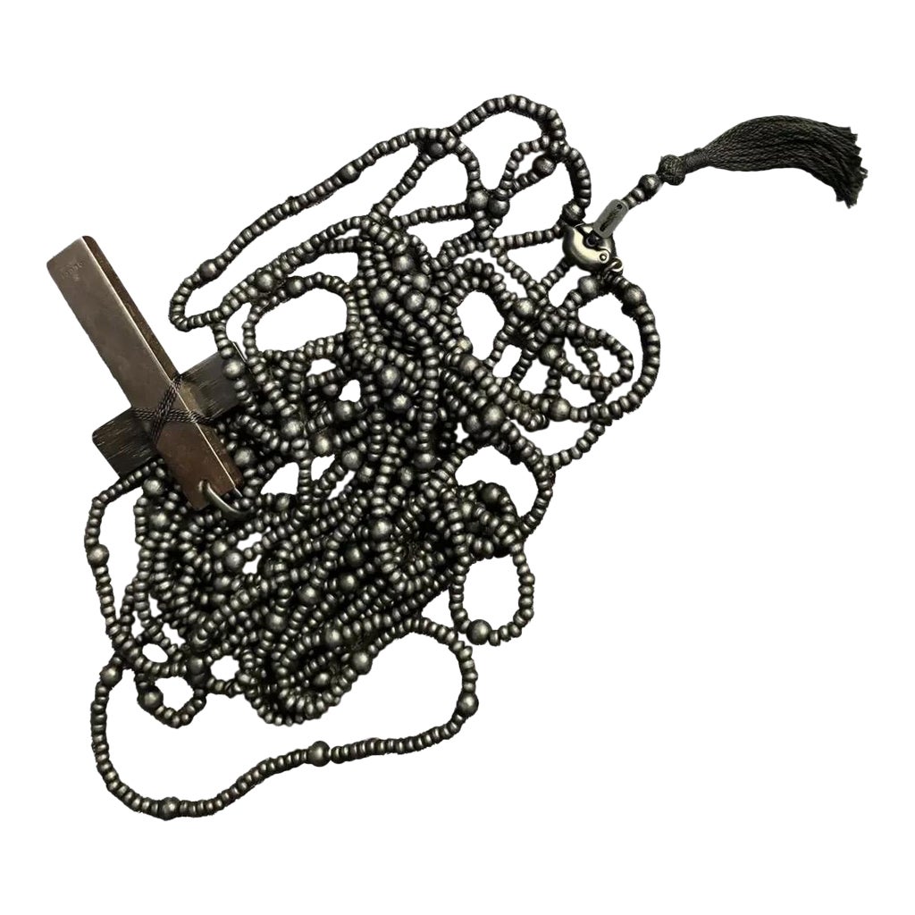 GUCCI by TOM FORD 2002 Vintage Runway Rosary Wood Cross Bead Necklace In New Condition In Leonardo, NJ