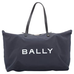Bally, borsa da viaggio in nylon navy con logo bianco, pieghevole e a tracolla