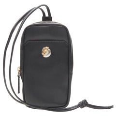 VERSACE Clash Demi Medusa bolso crossbody de cuello de cuero negro con serraje plateado dorado