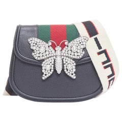 Bolso crossbody GUCCI Totem de piel de becerro negra con correa de cristal y logotipo de mariposa