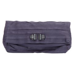LANVIN bolso de mano plegable en tejido plisado de satén morado con hebilla plateada