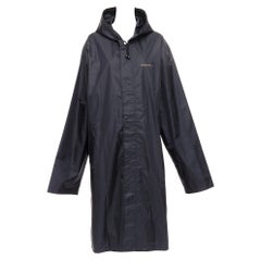 VETEMENTS 2016 cappotto antipioggia con cappuccio in nylon nero con logo in oro
