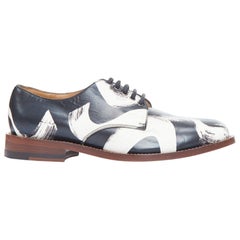 VIVIENNE WESTWOOD Schwarz-Weiße Lederbrogue-Schuhe mit Pinseldruck EU38
