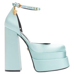 VERSACE Medusa Aevitas in raso blu cielo con charme Medusa tacchi 37,5
