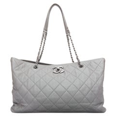 Chanel Be Caviar grigio CC logo trapuntato con catena in pelle di ciottolo