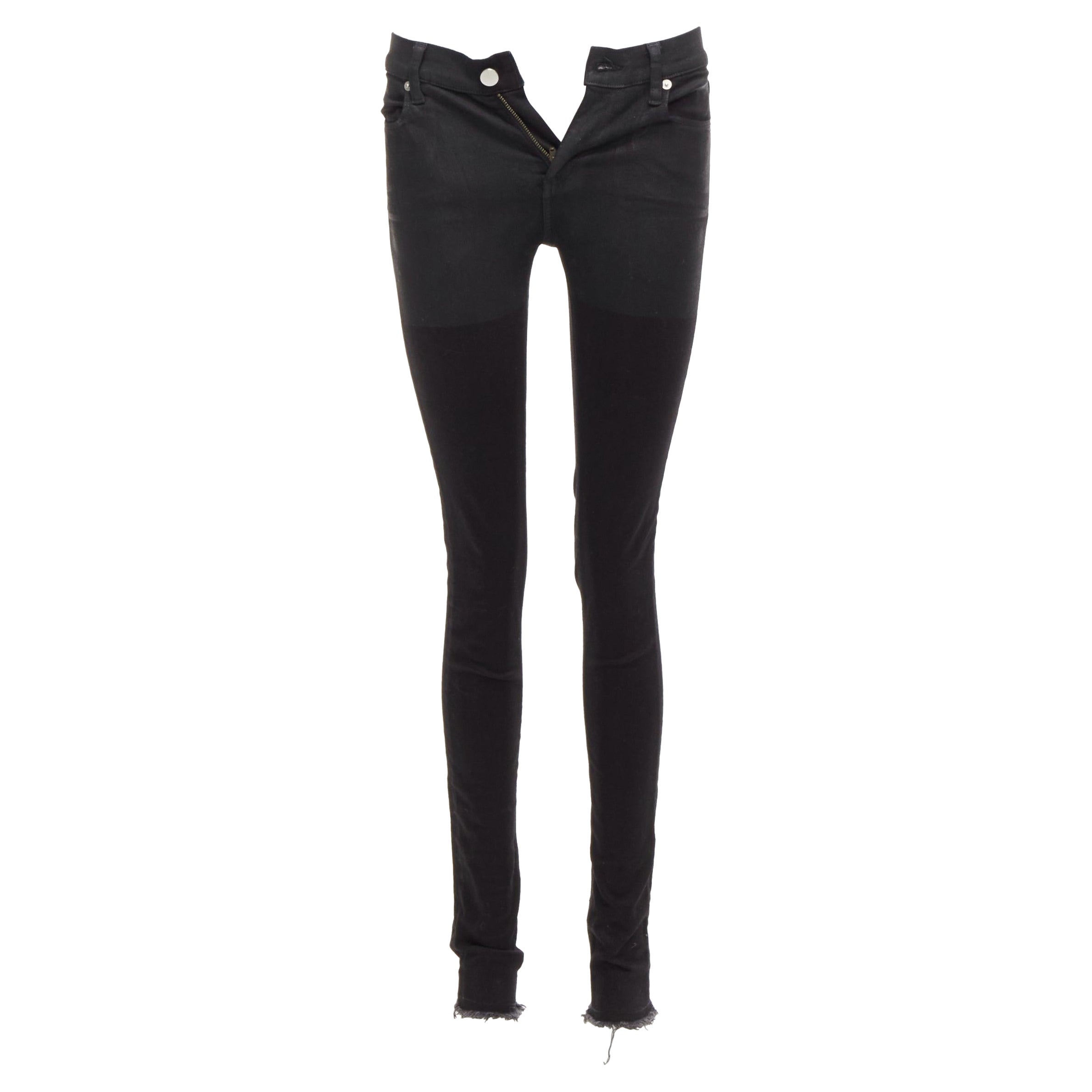 ALYX 2016 noir mélange de coton enduit fermeture éclair arrière jean skinny à bords effilochés 26" en vente