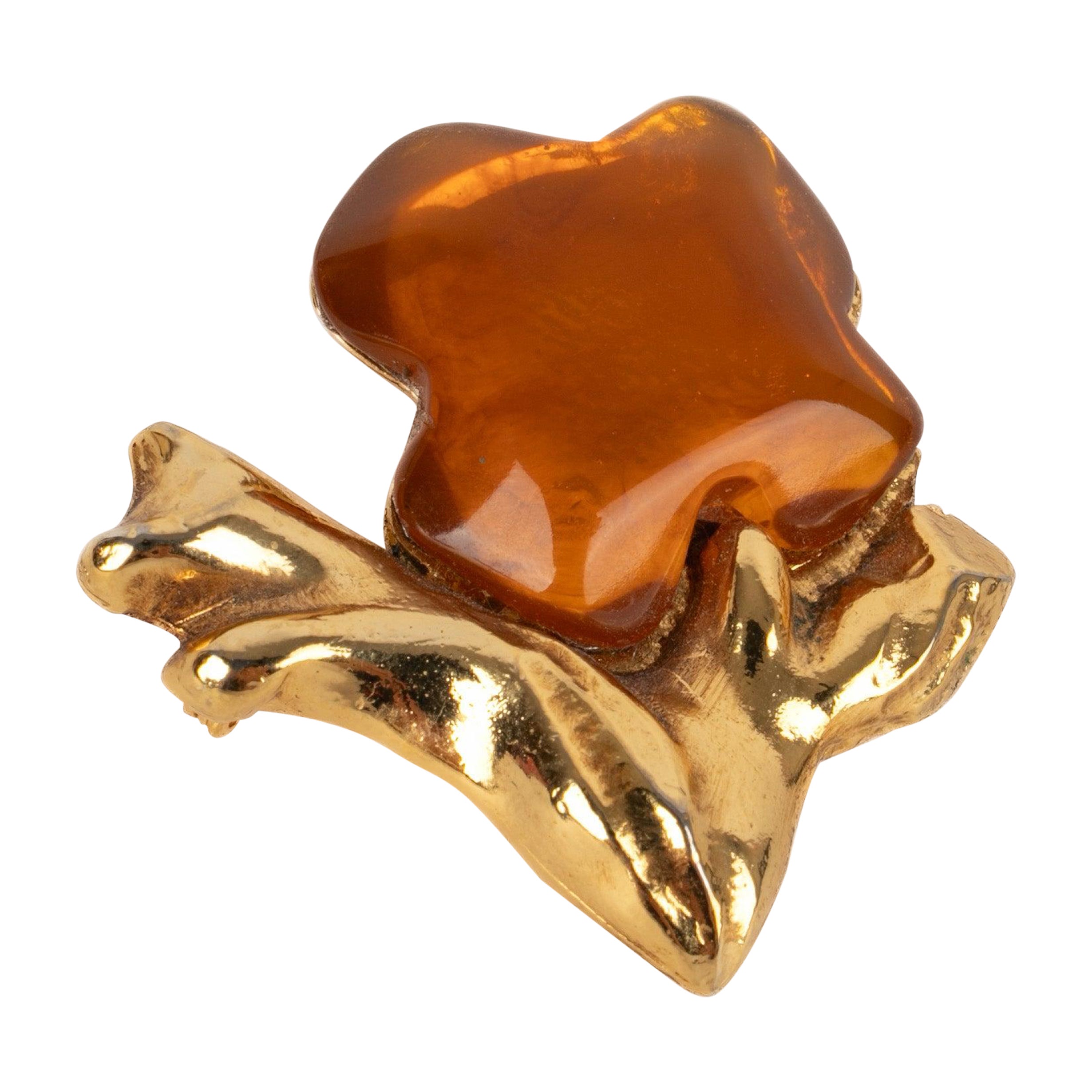 Christian Lacroix Goldene Metallbrosche aus Metall mit Harz