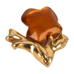 Christian Lacroix Goldene Metallbrosche aus Metall mit Harz