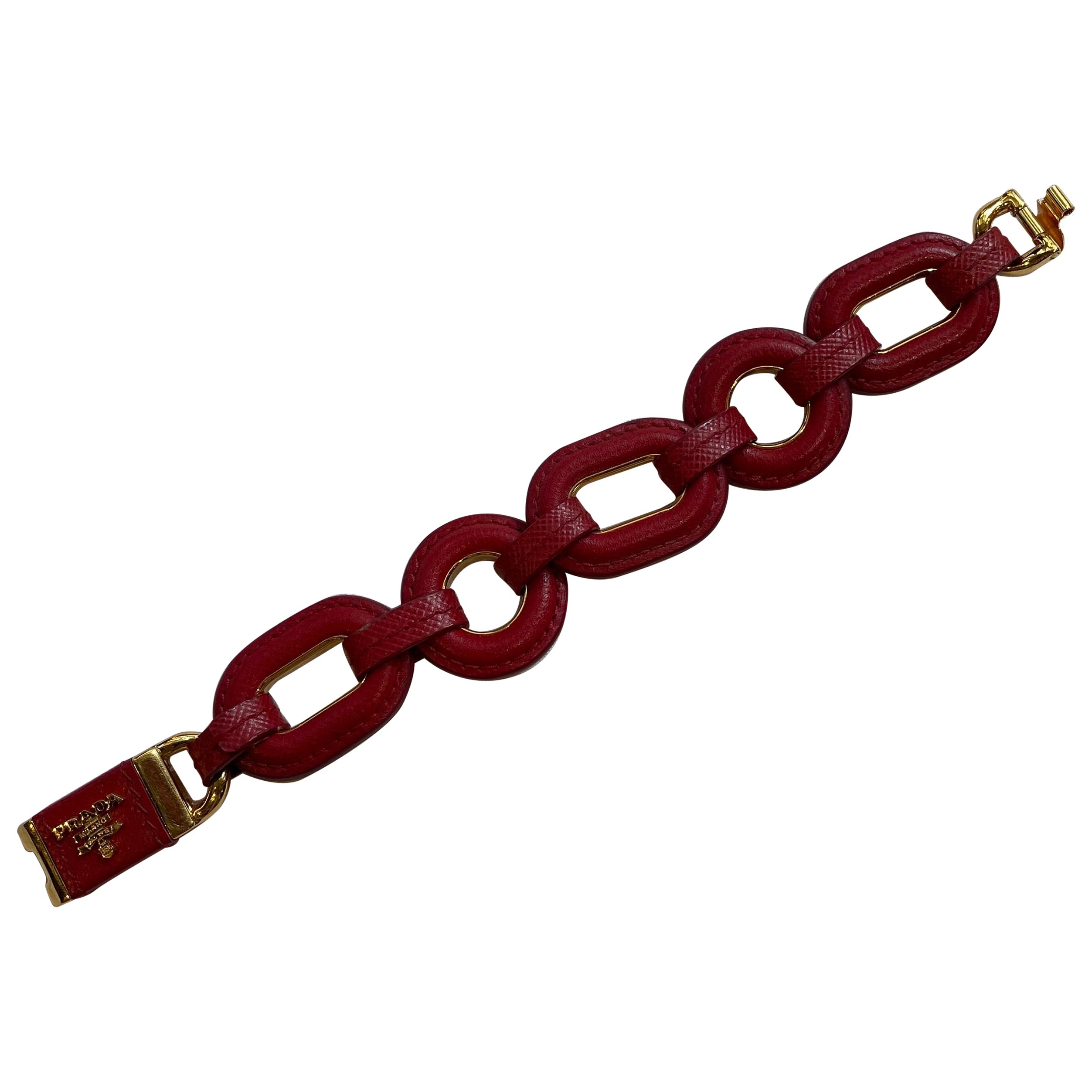 Prada-Armband aus dunkelrotem Saffiano-Leder