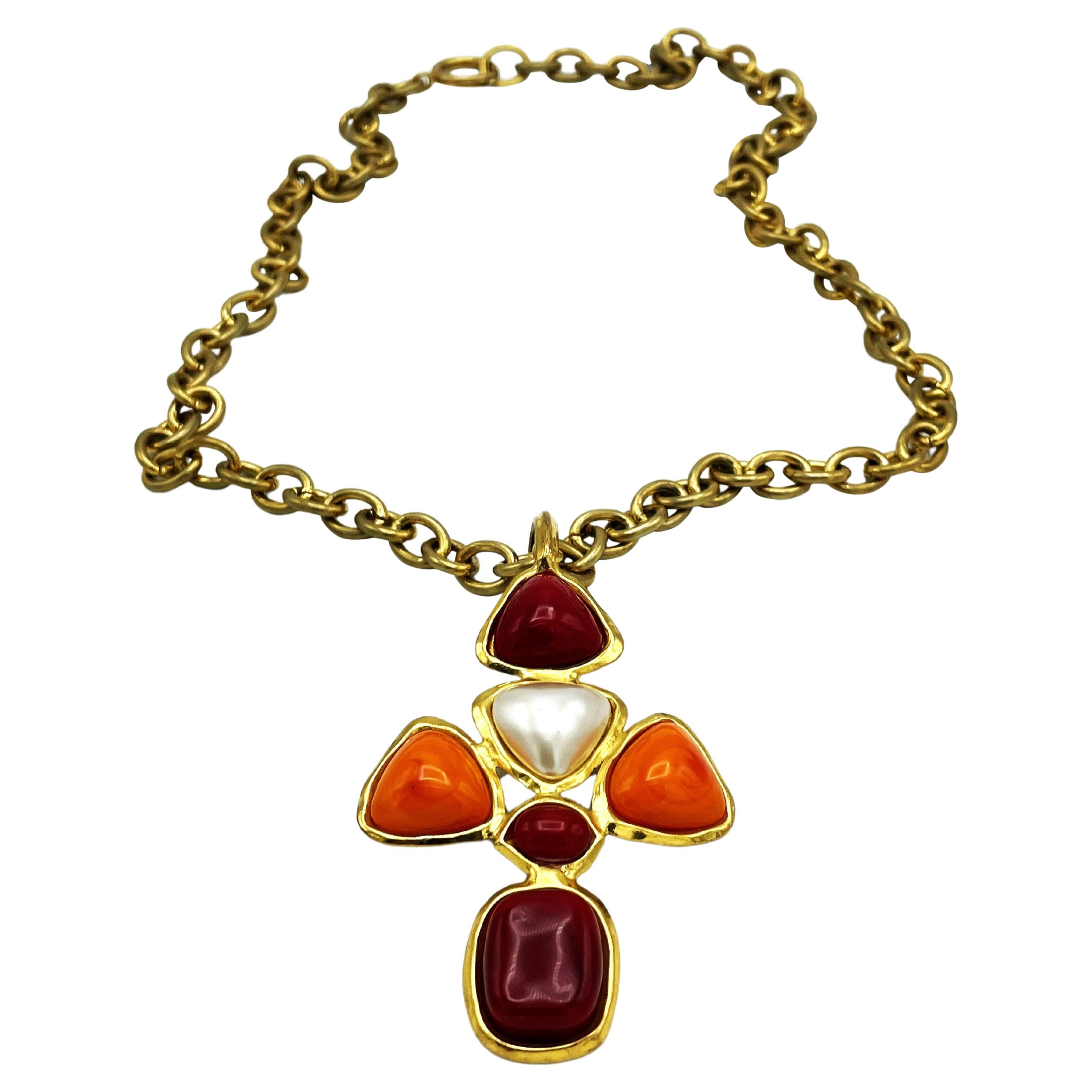 COLLANA CHANEL CROSS rosso vino + arancio vetro Gripoix, finta perla, firmata 93 P in vendita
