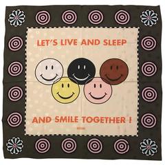 Moschino Vintage 1990 Let's Live Together Racial Harmony Smiley Face Silk Scarf (Echarpe en soie)