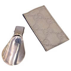 Mini Calzador Plegable Gucci con Funda Guccissima de Piel Blanca